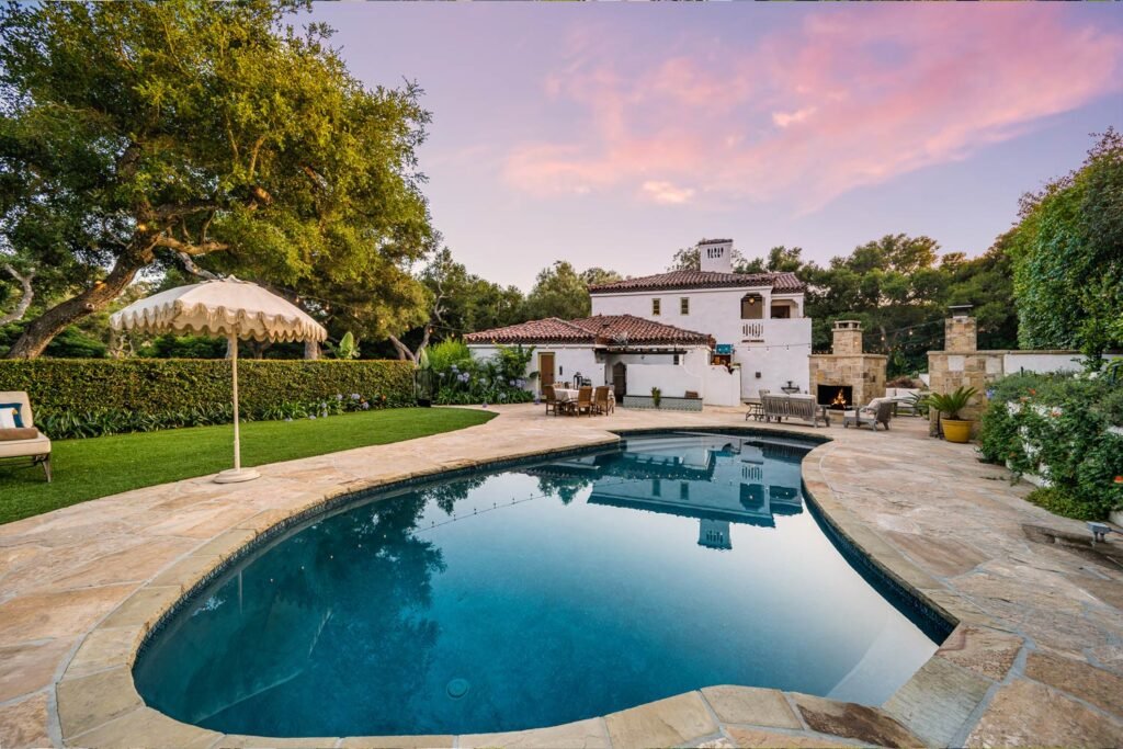 Casa de 2 pisos, piscina en puebla